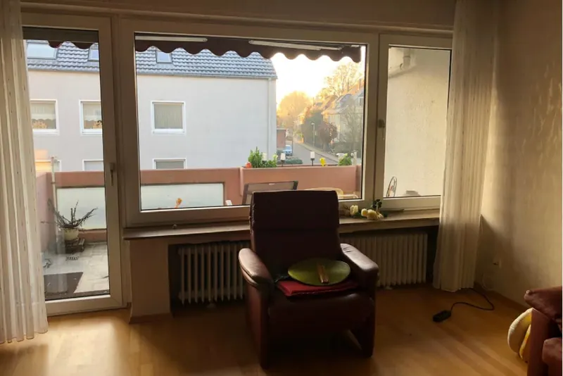 Wohnzimmer einer Wohnung in Leverkusen, vor der Renovierung